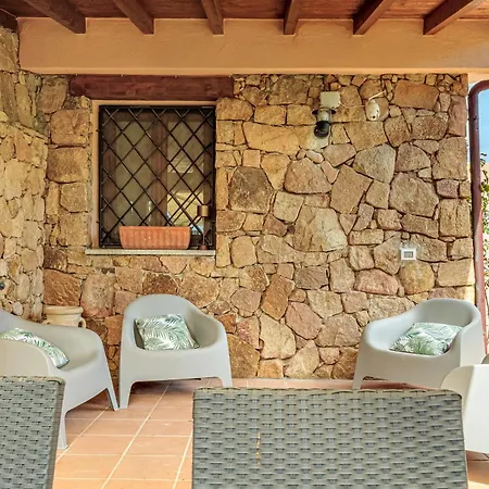 Vakantiehuis Depandance Con Piscina Punta Molara